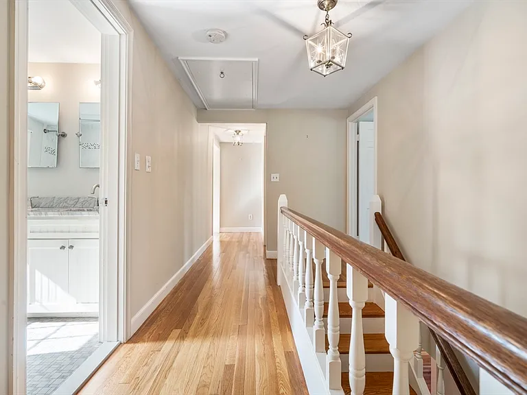 131 Montvale Rd — Photo 30