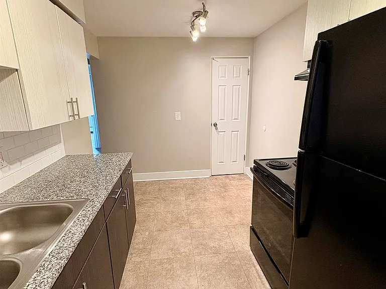 Flats at DeBoer Park — Photo 15