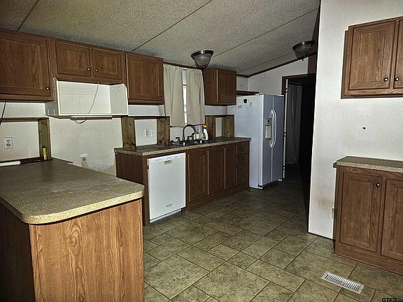 4th image of 425 Albatross Dr