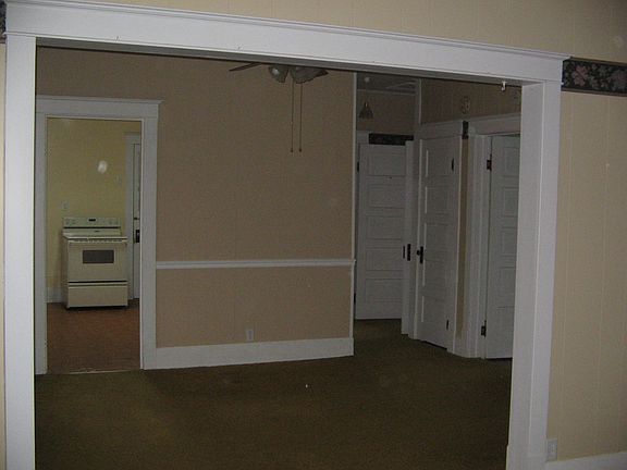 5th image of 20 W Oak St