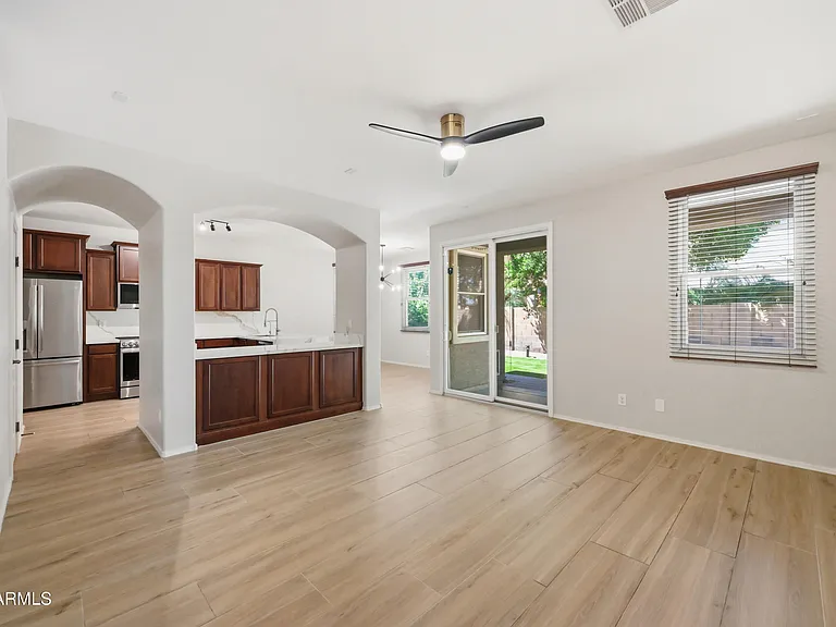 2250 E Wayland Dr — Photo 8
