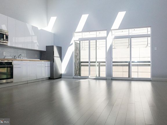 3rd image of 153 Richmond St #2