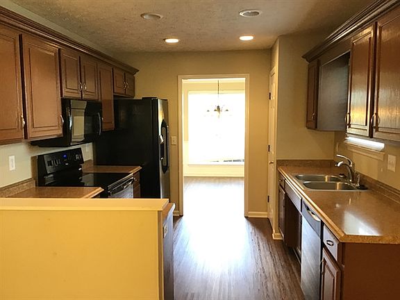 3rd image of 809 Briargrove Dr