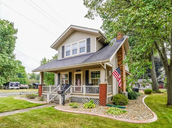 484 Tuscarawas Ave NW, Brewster, OH 44613