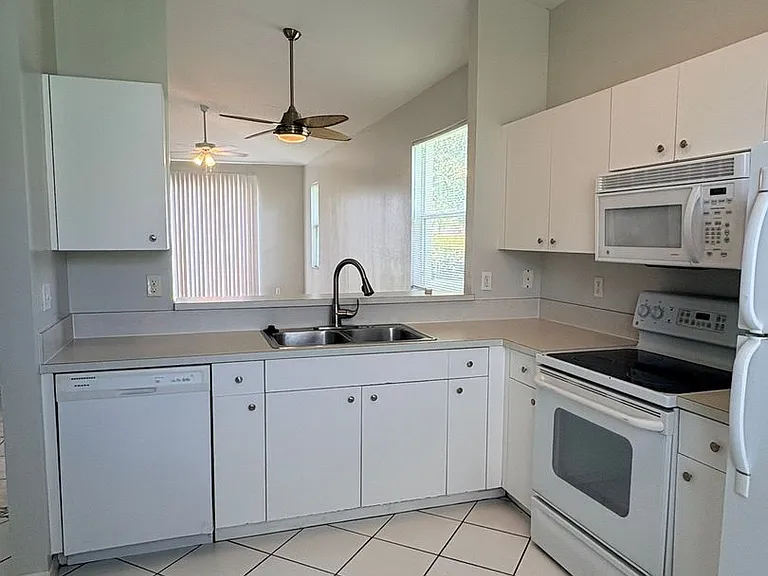 3619 Pine Oak Cir #108 — Photo 4