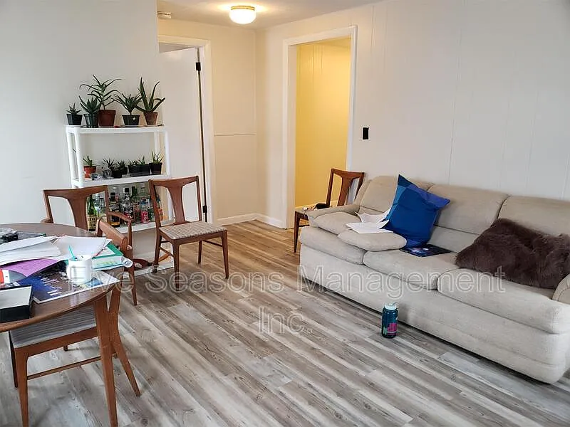 3 bed, 1.0 bath, 1800 sqft, $3,000 — Photo 2