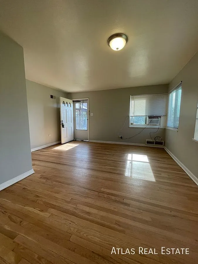 Charming One-Bedroom, One-bath with the option to rent a detached GARAGE in Commerce City!! — Photo 1