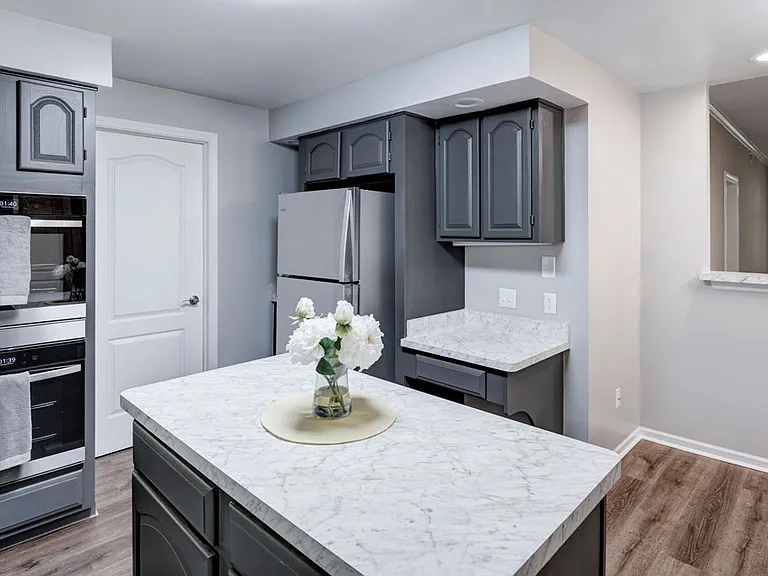 Parkhill Luxury Apartments — Photo 16