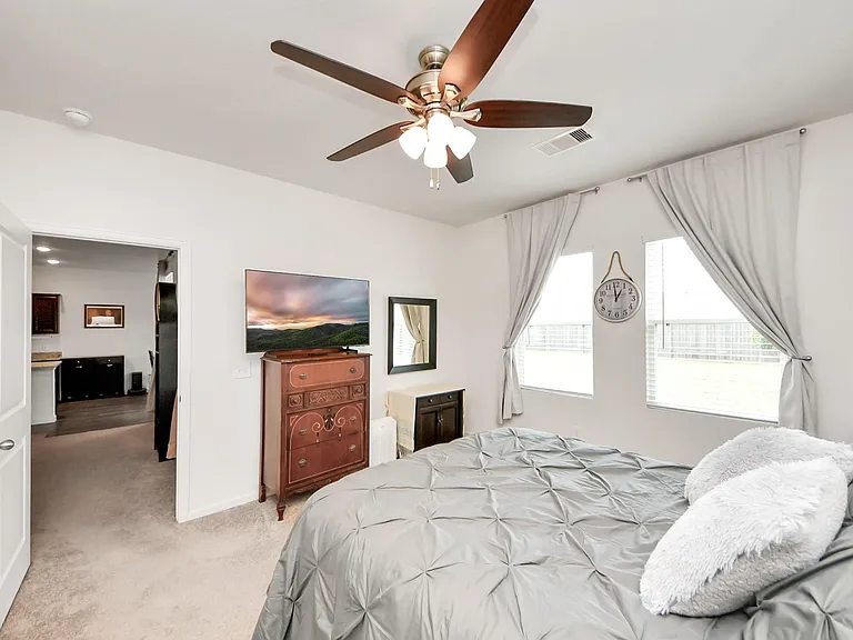 1024 Banyon Tree Ln — Photo 15