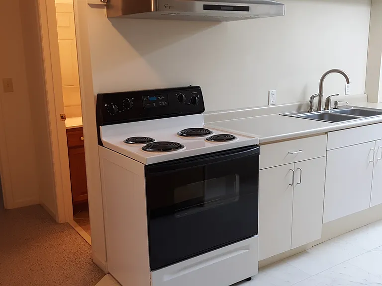 4522 Laurelwood Dr SW #BASEMENT — Photo 3