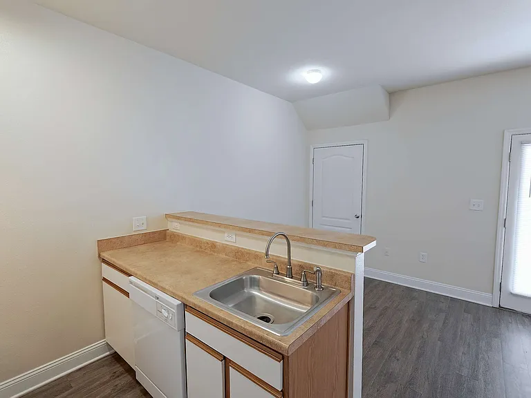 Ashbury Square Apartments — Photo 43