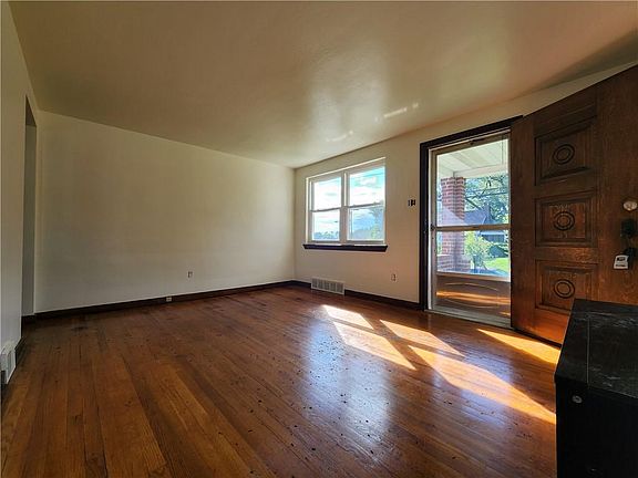 5th image of 600 Maplehurst Dr