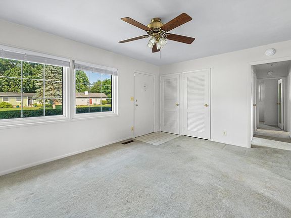 4th image of 1117 Davis Dr