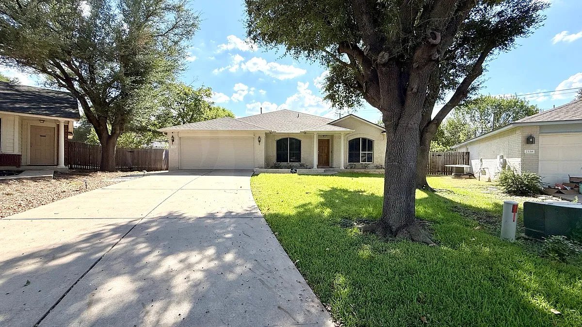 3 bed, 2.0 bath, 2343 sqft, $2,750 — Photo 1