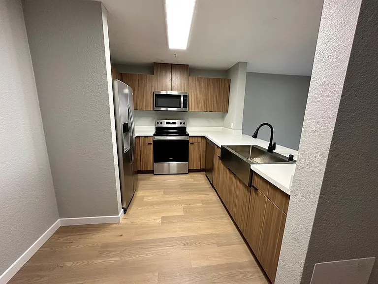 River House Apartments — Photo 45