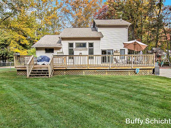 3rd image of 3323 N Riverwood Dr