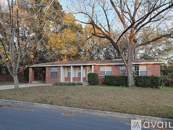 1st image of 1911 Fannie Dr