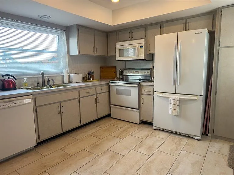 1900 Benjamin Franklin Dr #201BER — Photo 6