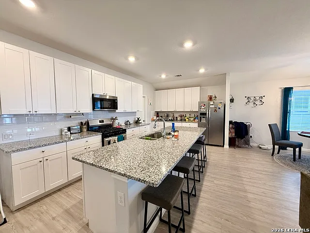 3 bed, 2.0 bath, 1675 sqft, $1,795 — Photo 3