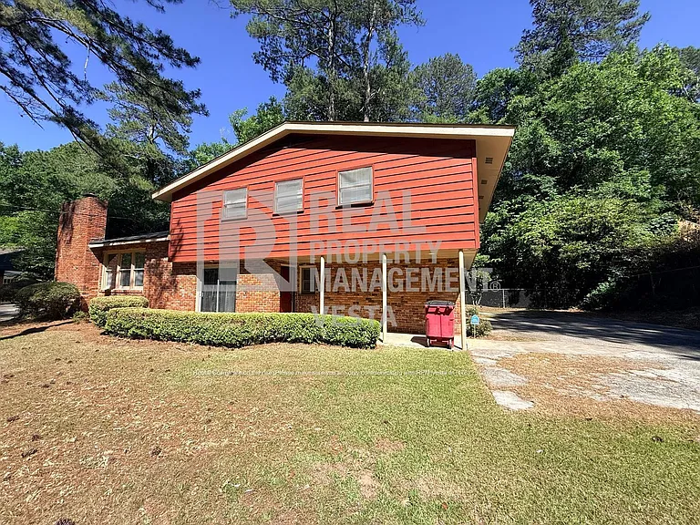 1933 Deerwood Pl — Photo 1