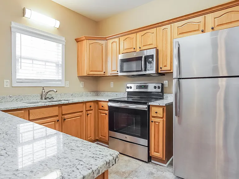 4493 Canterbury St — Photo 10