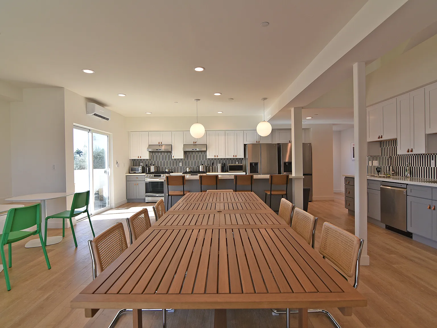 2958 South Victoria Avenue - A3a — Photo 2