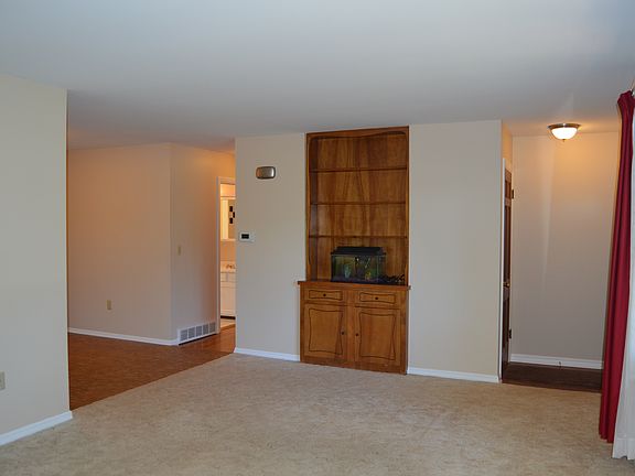4th image of 903 Woodlawn Ave