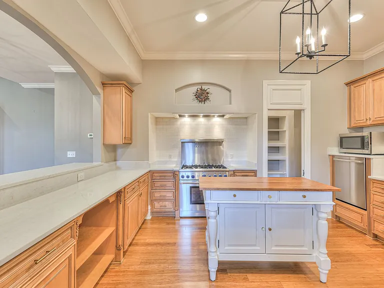 4100A Oriole Pl — Photo 7