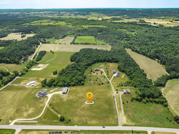 E4929 County Road V, La Valle, WI 53941