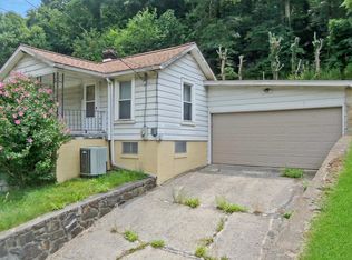 1335 Lorton Lick Rd, Bluefield, WV 24701