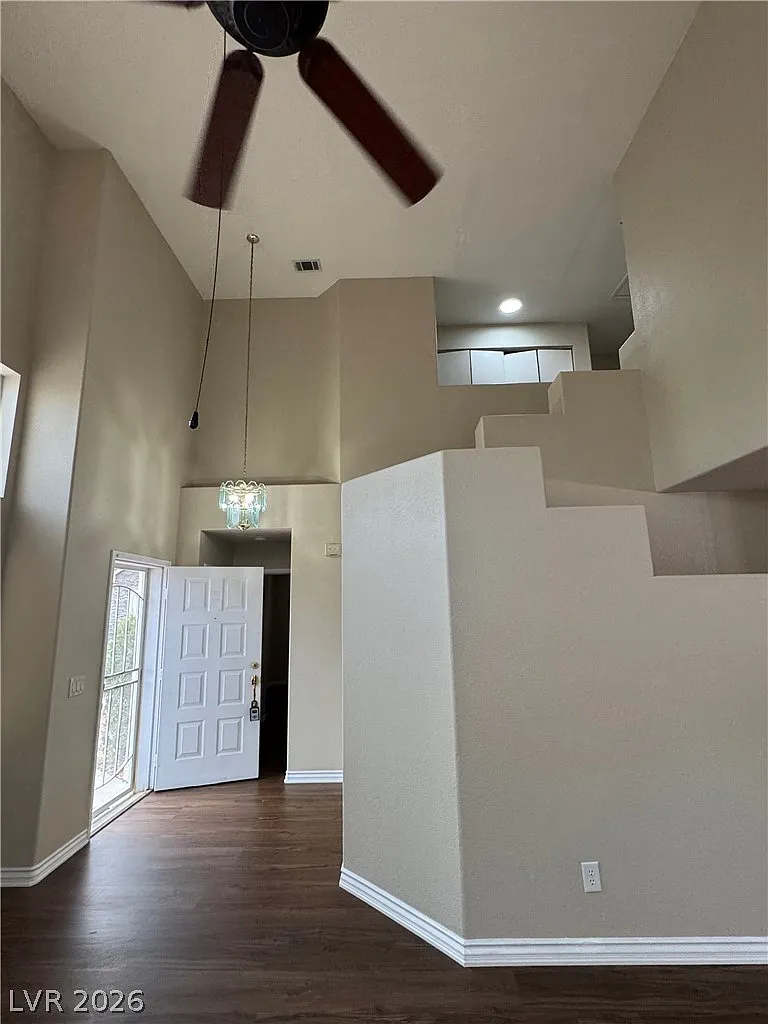 3 bed, 3.0 bath, 1573 sqft, $1,895 — Photo 2