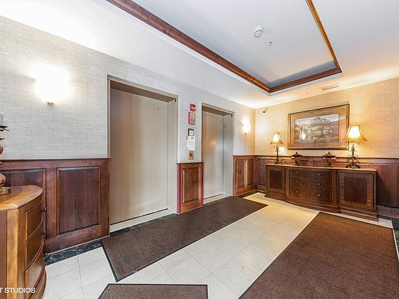3rd image of 101 Pointe Dr Unit 408