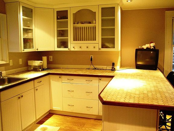 Large colunter w/ space for stools