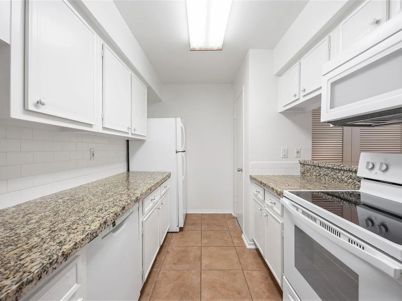 1 bed, 1.0 bath, 696 sqft, $1,225 — Photo 4