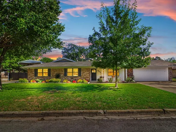 4213 Springbranch Dr, Benbrook, TX 76116
