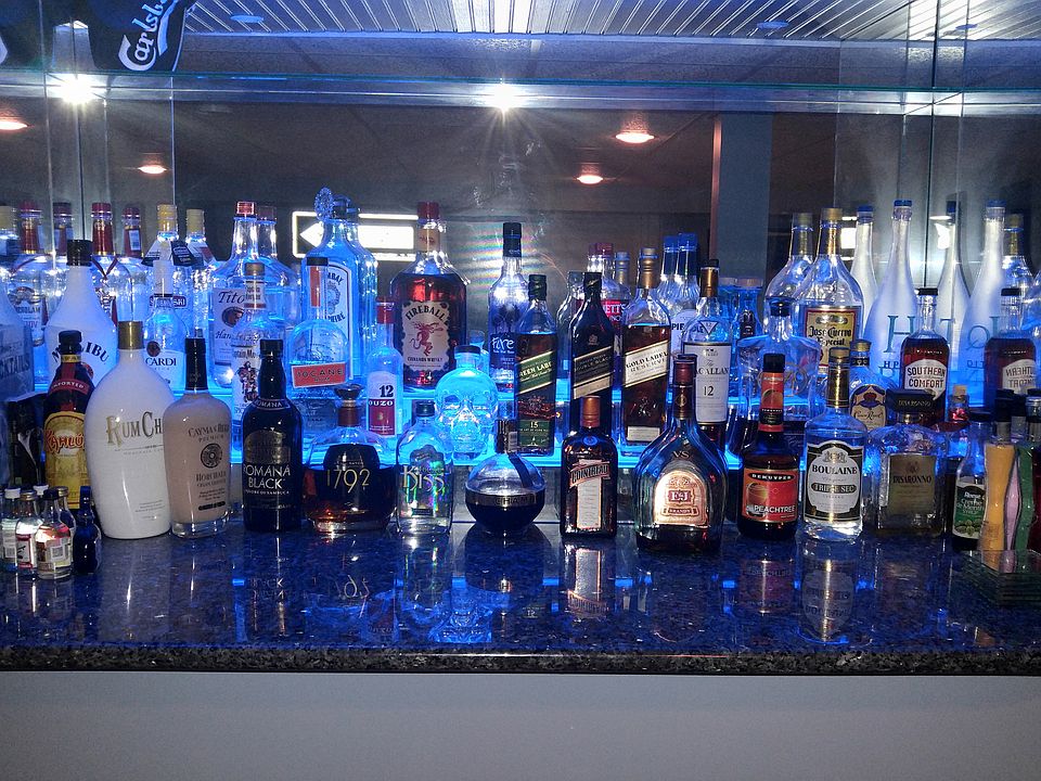 Granite and mirror bar