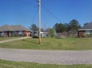 106 Meadowview Dr, Elmore, AL 36025