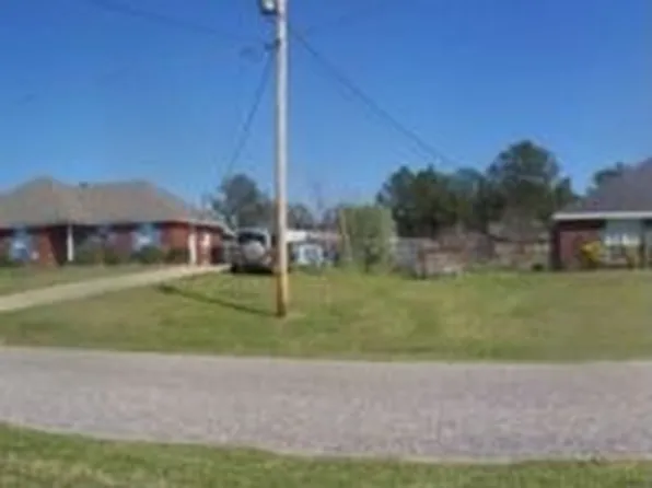 106 Meadowview Dr, Elmore, AL 36025