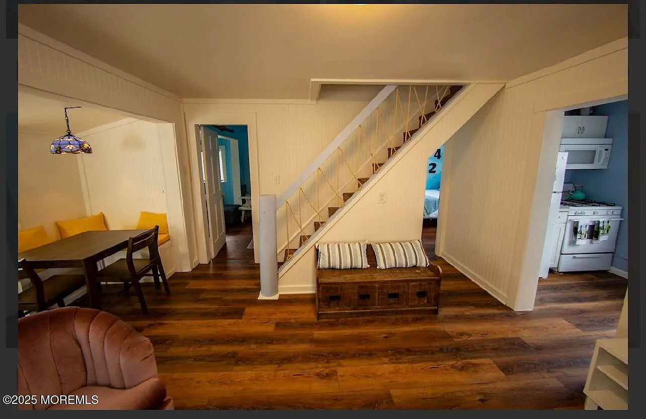 3 bed, 1.5 bath, 700 sqft, $2,200 — Photo 4