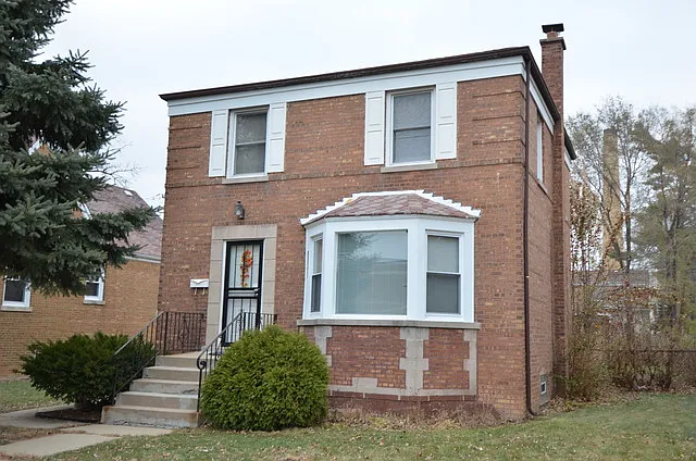 9541 S Maplewood Ave photo 1