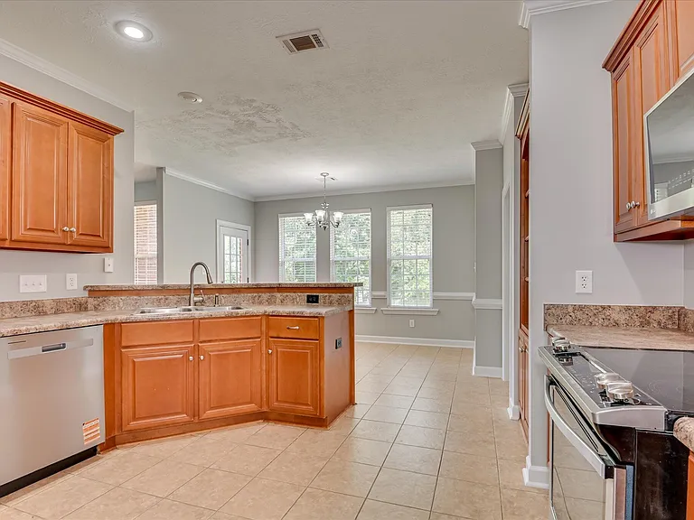 158 Kenilworth Dr — Photo 19