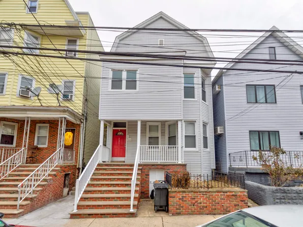 121 W 19th St #2R, Bayonne, NJ 07002