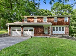 8 Bridle Path Ct, Putnam Valley, NY 10579