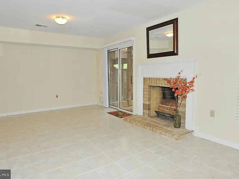 7411 Salford Ct — Photo 20