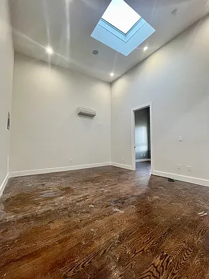 Rented by Hagstrom Management Inc | media 22