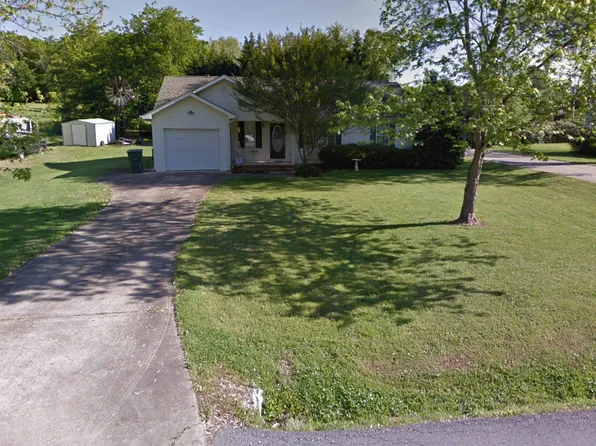 2353 Crescent Club Dr, Hixson, TN 37343