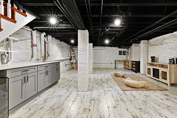 Rented by Compass | media 24