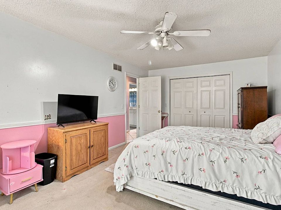 13th image of 5005 Dogwood Cir