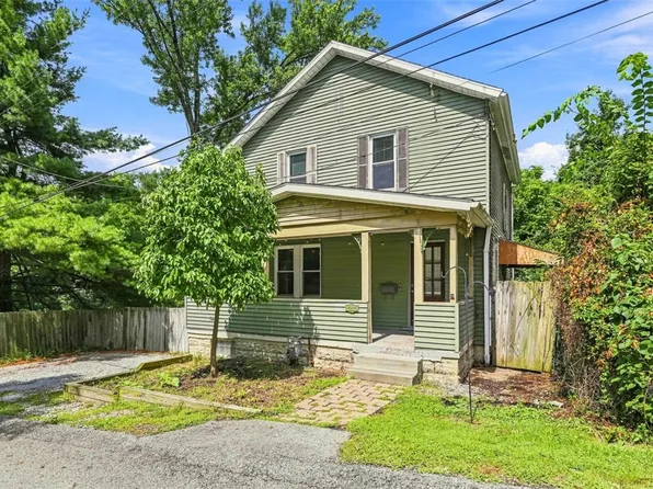 1221 Oakleaf Dr, Pittsburgh, PA 15207