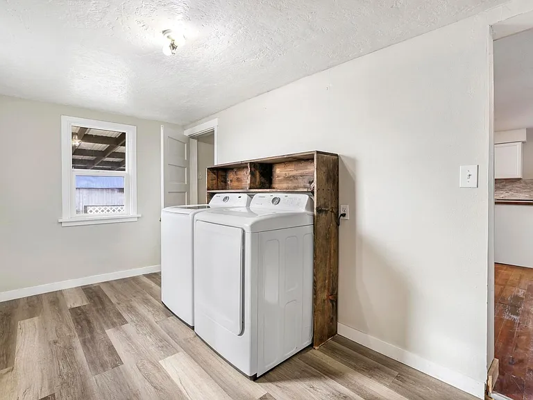 3321 Addison Ave E — Photo 24